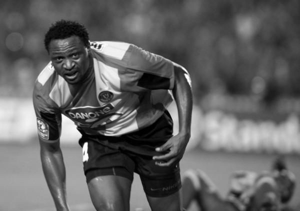 Spasa mu nije bilo: Nekadašnji nigerijski reprezentativac preminuo na fudbalskom terenu