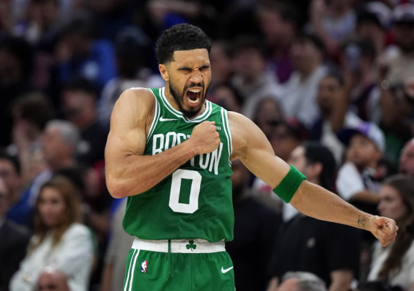 (VIDEO) Tejtum stavio pečat: Boston vratio brejk u Filadelfiji