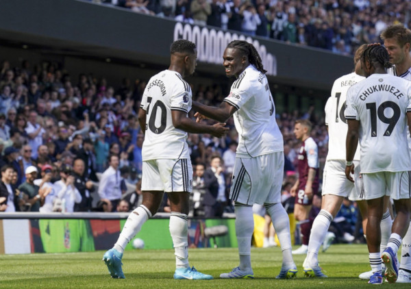 (VIDEO) Fulam srušio Aston Vilu i ostao u trci za Evropu