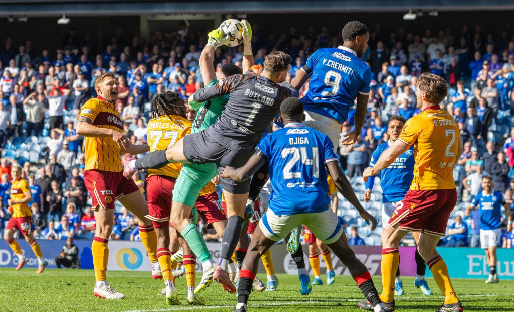 Golman Vord (Madervel) interveniše na kraju