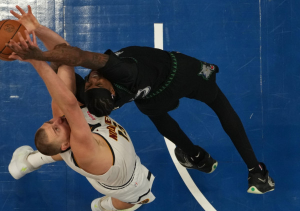 (VIDEO) Jokiću ozbiljan udarac po džepu, ali ne i suspenzija