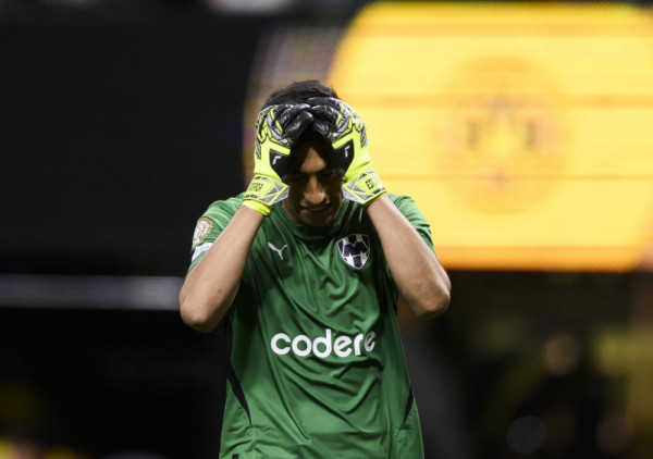 (VIDEO) Golman Saragose izgubio kontrolu, pa se javno izvinio zbog udarca protivničkog kapitena