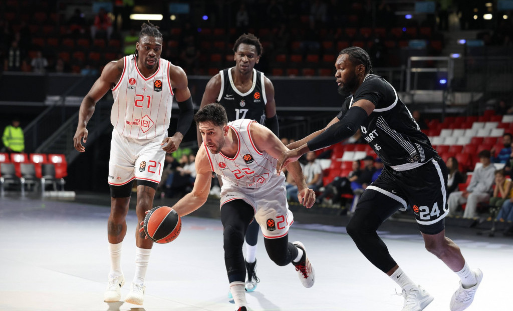 Taj Odijase, centar Hapoela