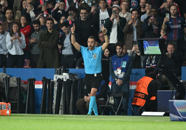 (VIDEO) Čuveni sudija, Mark Klatenburg, oštro o arbitru meča PSŽ-a i Bajerna: Nije bio penal