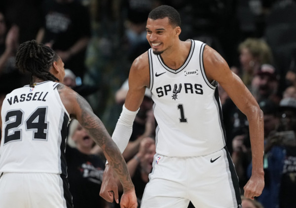 (VIDEO) Demonstracija sile: Spektakularna blokada Viktora Vembanjame