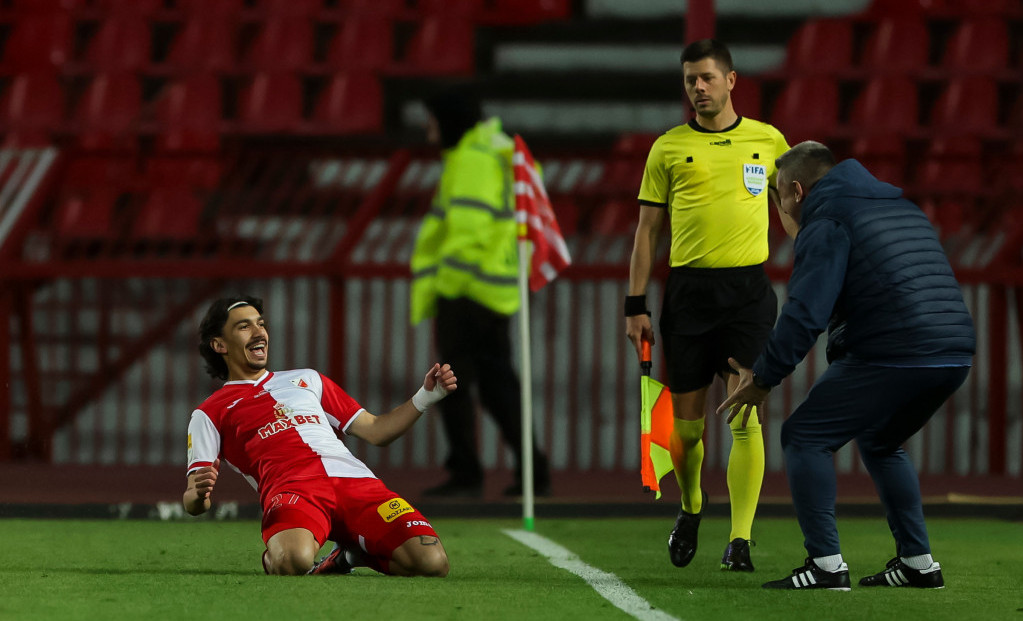 Petar Sukačev slavi pogodak