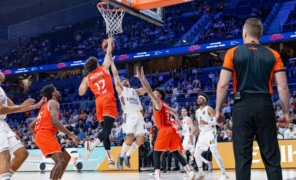 Fakundo Kampaco u sjajnom prodoru na koš Hapoela