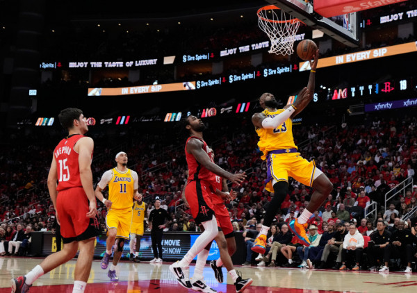 (VIDEO) Poklonite se Kralju: Lebron odveo Lejkerse u drugu rundu