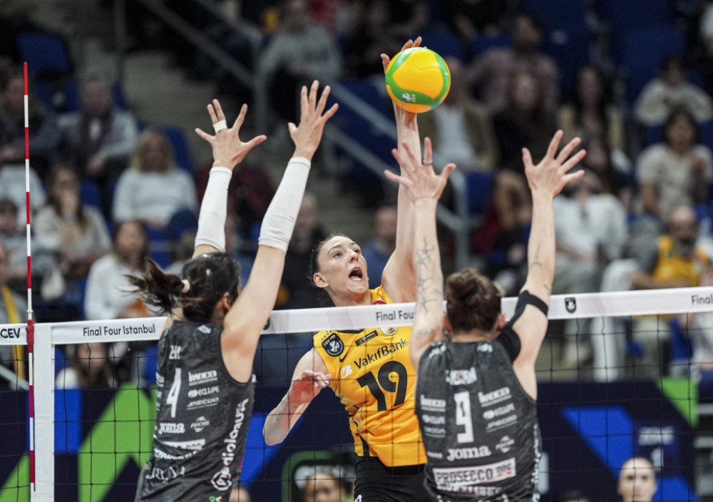 Tijana Bošković, u jednom od svojih razarajućih napada na blok Koneljana