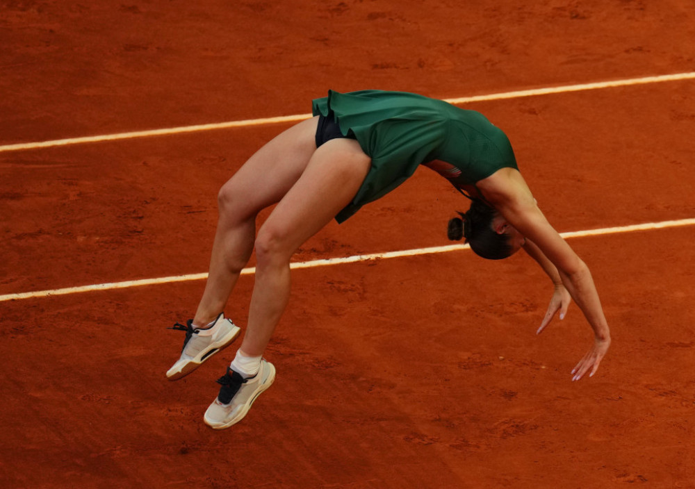 Marta Kostjuk radi salto unazad
