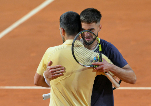 (VIDEO) Gospodski na obe strane: Novak ispoštovao navijače, Prižmić svog idola