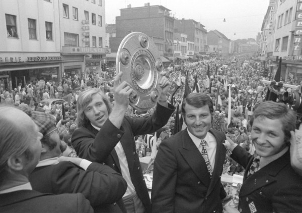 Istorija Mundijala - Zapadna Nemačka 1974: Kruna domaćina, promocija totalnog fudbala i prvi "crvendać"