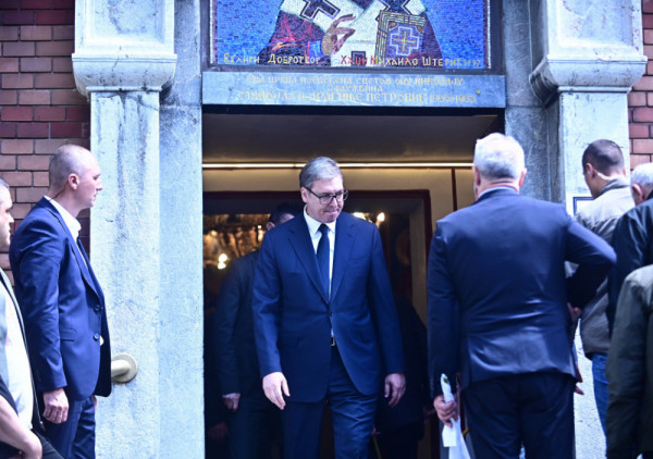 Predsednik Srbije Aleksandar Vučić na Novom groblju izrazio saučešće porodici Vladimira Cvetkovića