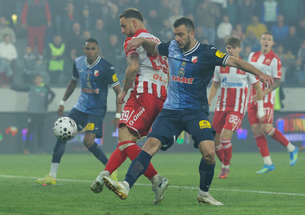 (UŽIVO, VIDEO) Crvena zvezda - Vojvodina (1:2): Proključala je tribina sa "delijama" - Arnautović vraća nadu