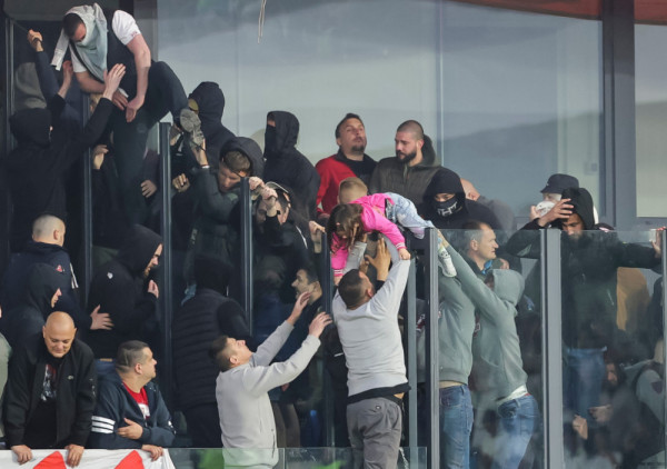 Ružna i tužna strana finala Kupa Srbije u fudbalu: Tuča, suzavac, uplašena deca, topovski udari...