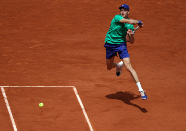 Janik Siner grabi ka petoj Masters tituli u nizu, ali Medvedev ne odustaje: Kiša prekinula derbi