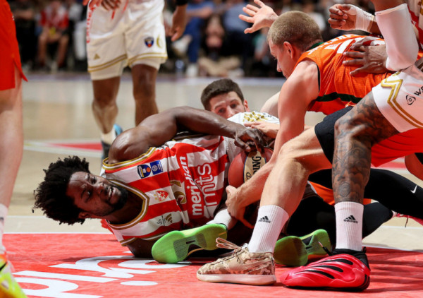 (UŽIVO, VIDEO) Crvena zvezda - Cedevita Olimpija (3/4): Tek će proključati "Pionir", još 20 minuta nade i strepnje
