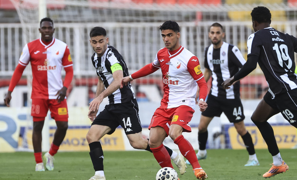 Miliutin Vidosavljević (Vojvodina) i Saša Zdjelar (Partizan)