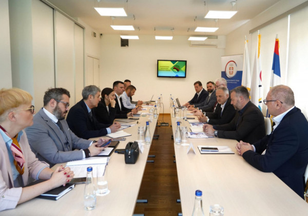 Sastanak u OKS: Gospodin Nebojša Žugić i Dejan Tomašević o velikom projektu razvoja školskog sporta u Srbiji
