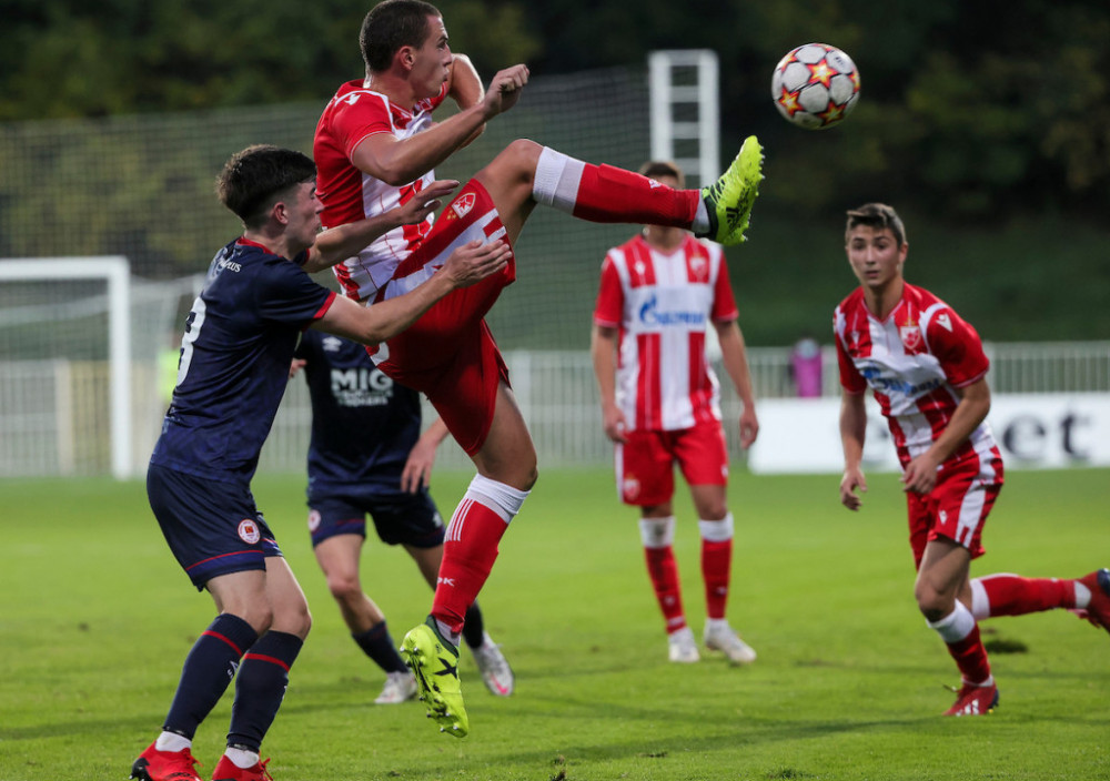 Aleksandar Kahvić u dresu crveno-belih