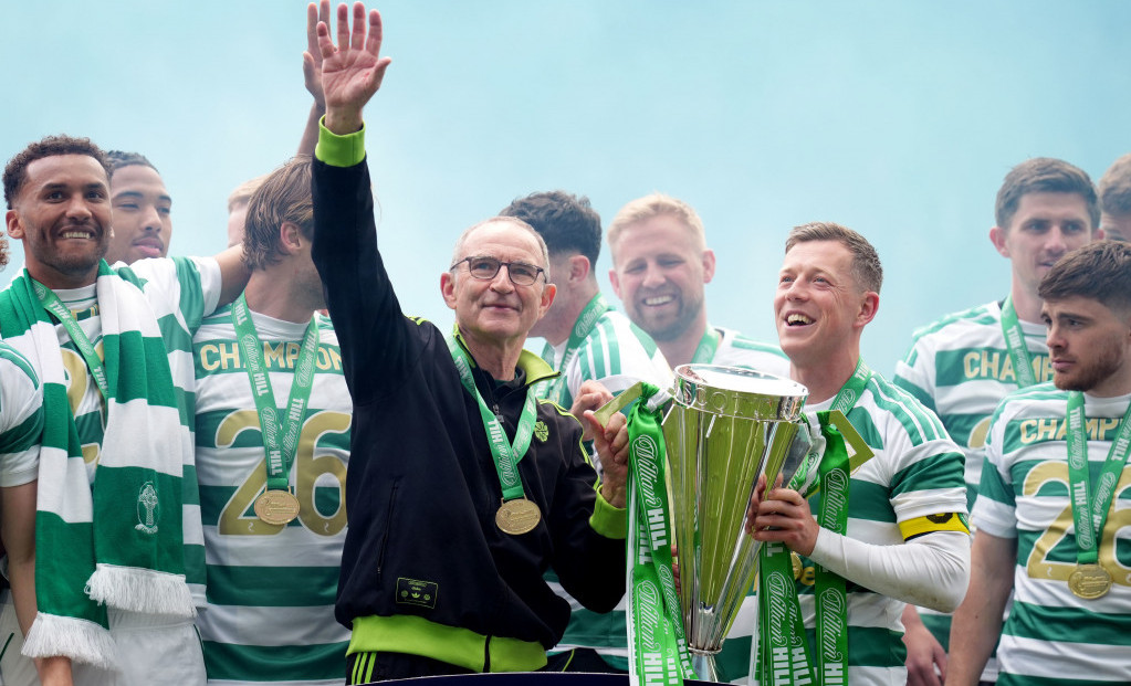 Martin O' Nil sa šampionskim peharom