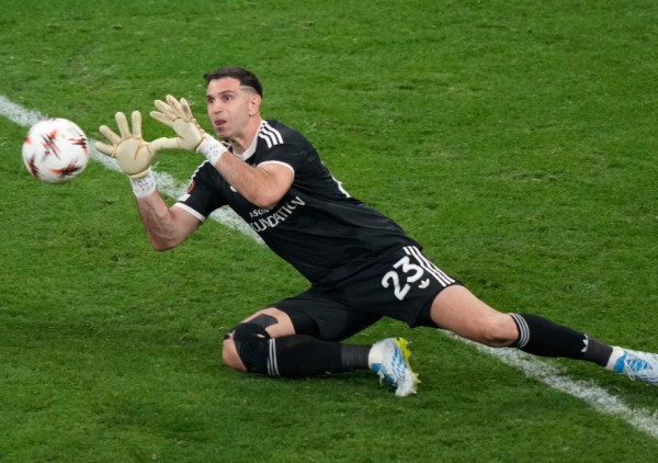 Dibu Martinez branio sa slomljenim prstom: Nastavljena talija čoveka koji ne gubi finala