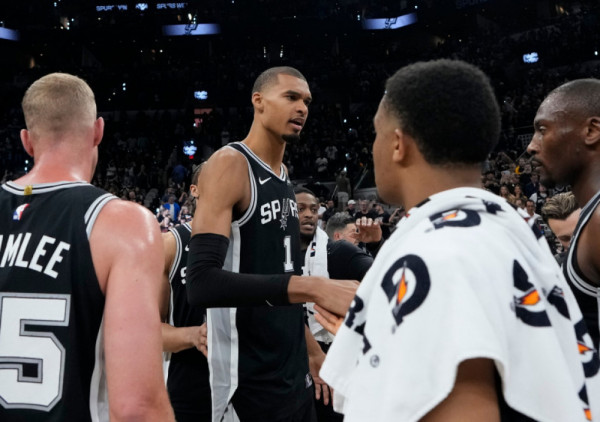 (VIDEO) Odbrana Sparsa za udžbenike: San Antonio nestvarnom serijom srušio Oklahomu
