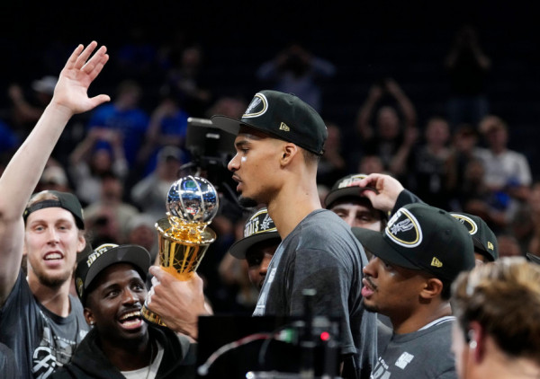 (VIDEO) Vanzemaljac iz San Antonija je MVP finala Zapada