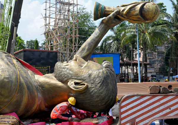 (FOTO) Pred sam start Mundijala: Uklonjena statua Lionela Mesija