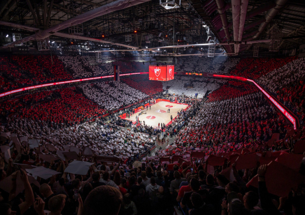 Beogradska arena u crveno-belim bojama