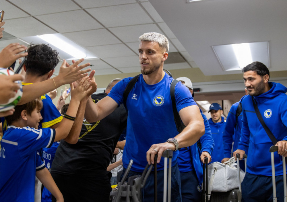 Fudbaleri BiH na aerodromu u Sent Luisu