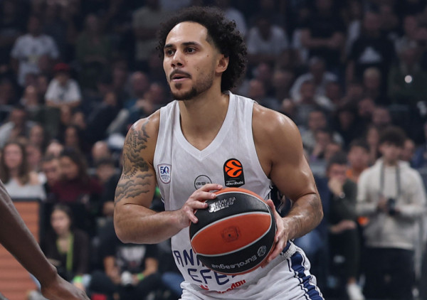 Živ je još Efes: Fener propustio prvu meč loptu