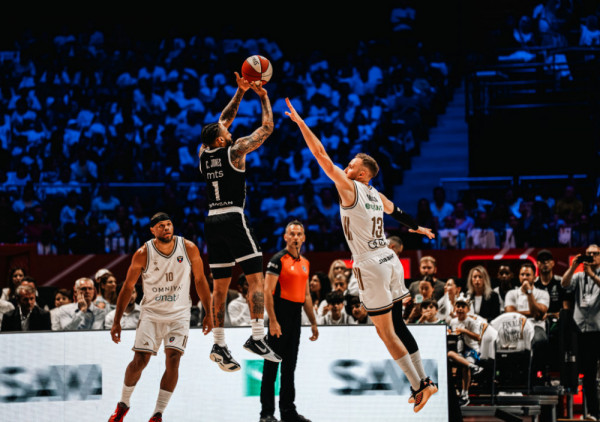 (UŽIVO) Dubai - Partizan (2/4): Crno-beli imaju primat