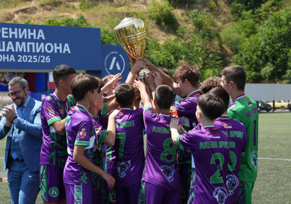 (VIDEO) OŠ "Mladost" prvak Arenine Lige šampiona na Novom Beogradu: Goleada, prava karnevalska atmosfera i velika pobeda kampanje ACG