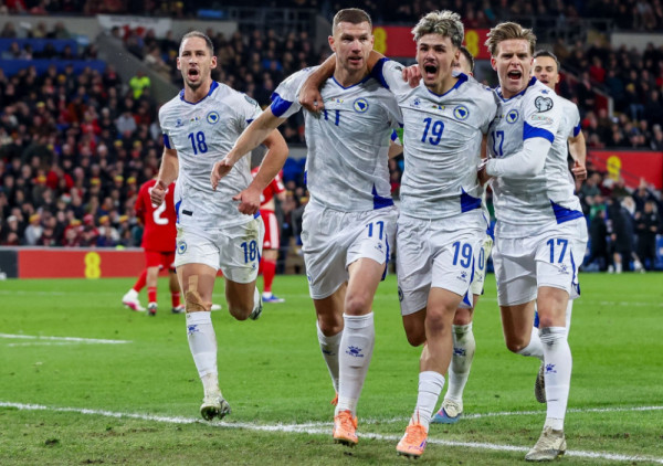 Vri u Bosni i Hercegovini: Dva grada zabranila organizovano gledanje "ljiljana", jedan župnik kaže da je njihov plasman na Mundijal 2026 "laž"