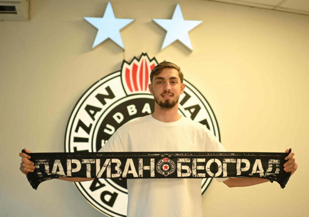Aleksa Zeković sa šalom Partizana