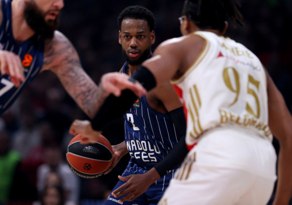 Uprkos očajnoj sezoni: Efes zadržao najboljeg igrača