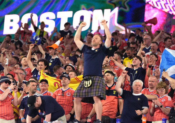 (FOTO) Najluđi su stigli i napravili žurku: "No Scotland, No Party"!