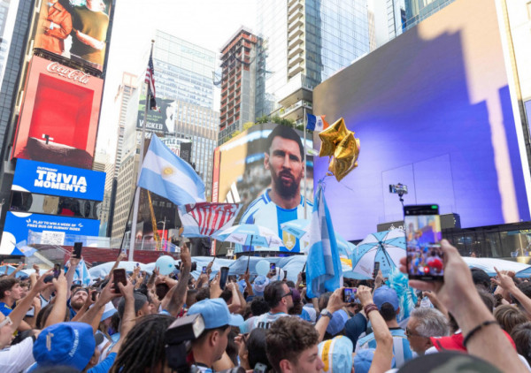 (UŽIVO) Svetsko prvenstvo 2026: Žestok okršaj navijača Argentine i Alžira, ima povređenih
