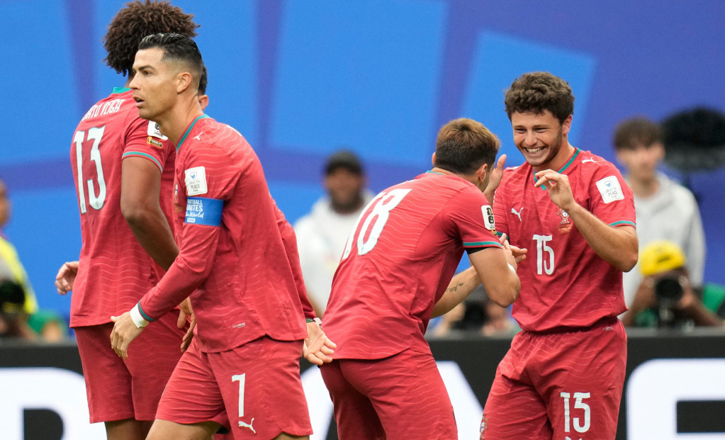 Kristijano Ronaldo sa saigračima
