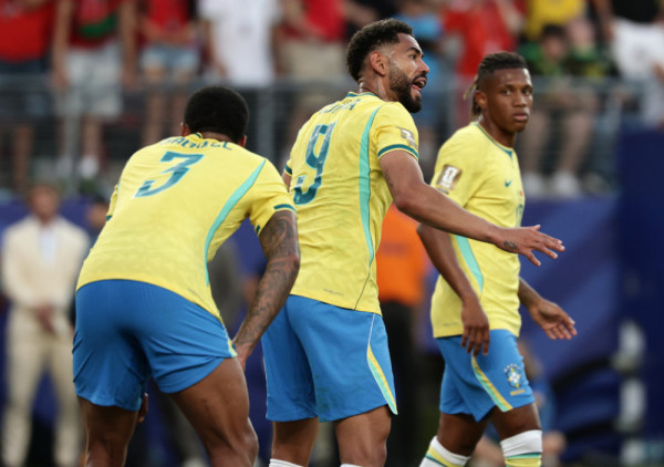 Tradicija koje je uspostavljena pre jednog veka: Brazil je samo zbog naše reprezentacija crveneo na startu Mundijala