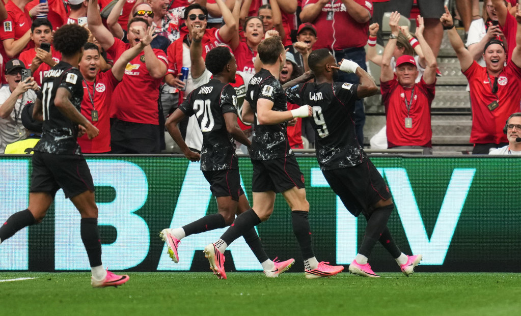 Kalj Larin slavi gol