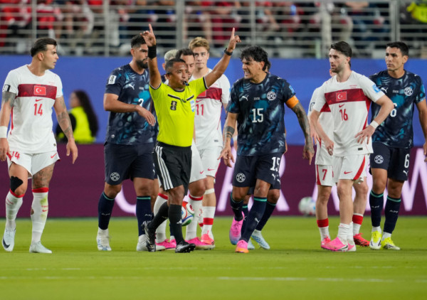 Istorija je ispisana! Sudija pokazao crveni zbog novog pravila FIFA