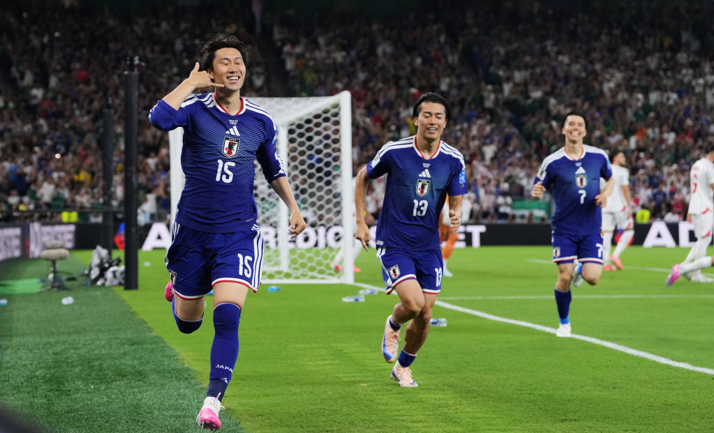 Kamada proslavlja prvi gol