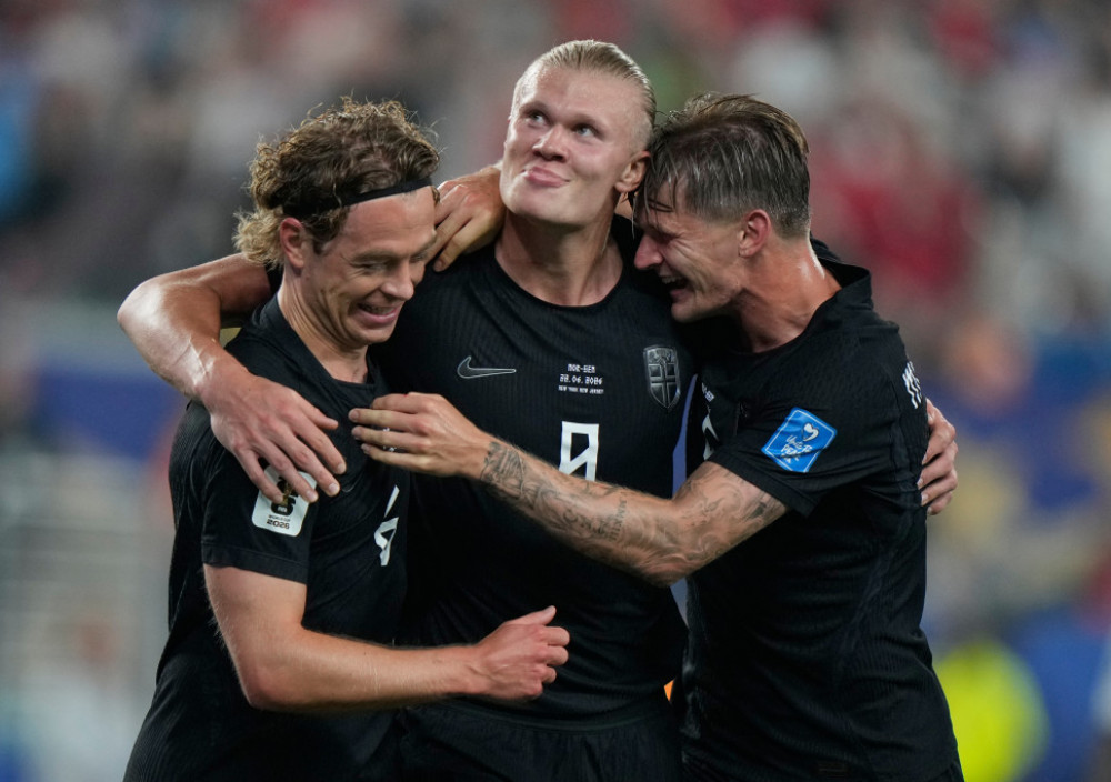 Haland slavi pogodak sa saigračima