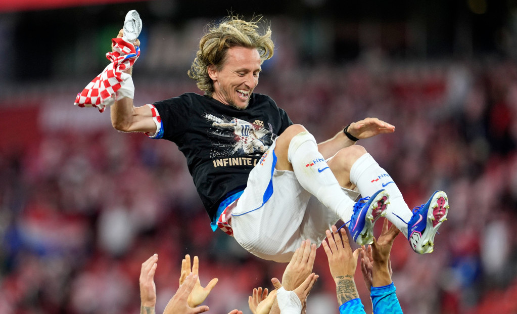 Luka Modrić "u vazduhu"