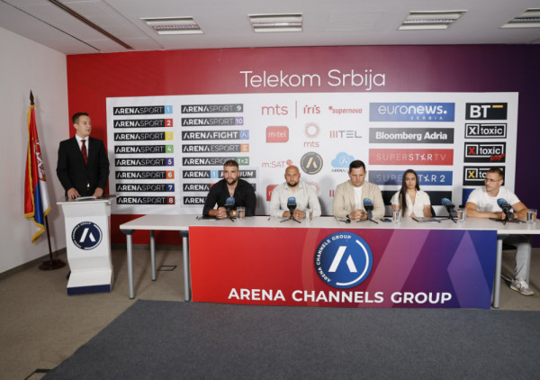 (FOTO) Veljko Ražnatović u "Balkan Boxingu", ugovore potpisali Sara Ćirković i Jovan Nikolić