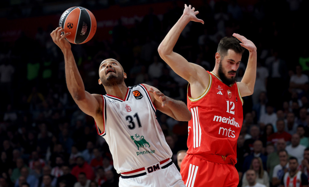 Šejvon Šilds u prodoru pored Nikole Kalinića