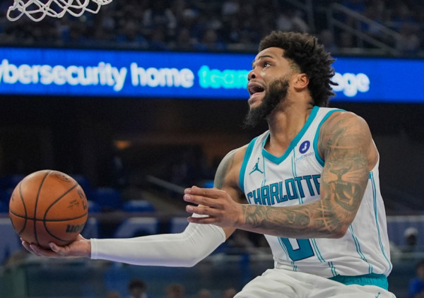 NBA trejd: Majls Bridžes u Finiksu