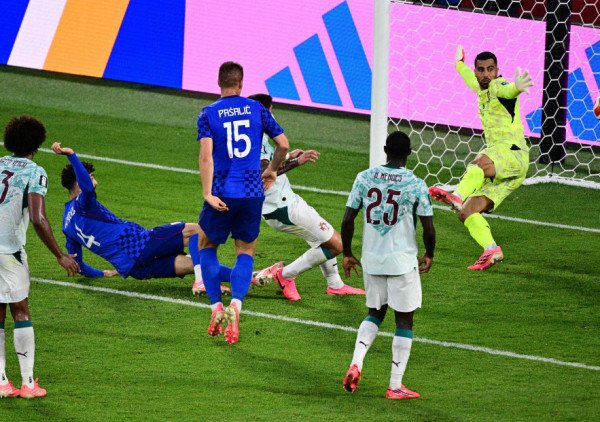 (VIDEO) Kako je poništen gol Hrvatskoj: Senzor u lopti detektovao dodir Matanovića, nije i Veige